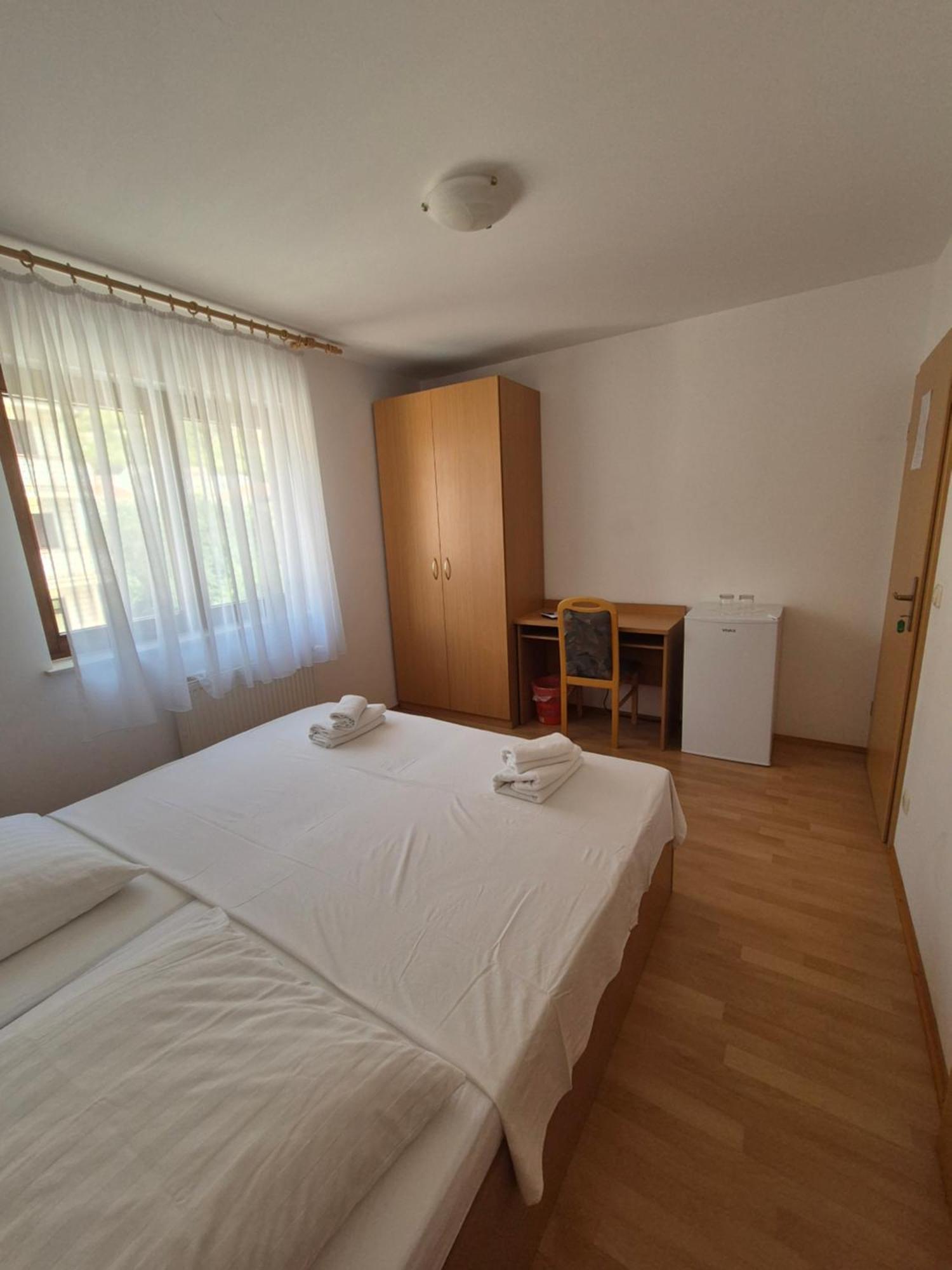 Apartments And Rooms Mamic Dugi Rat Luaran gambar