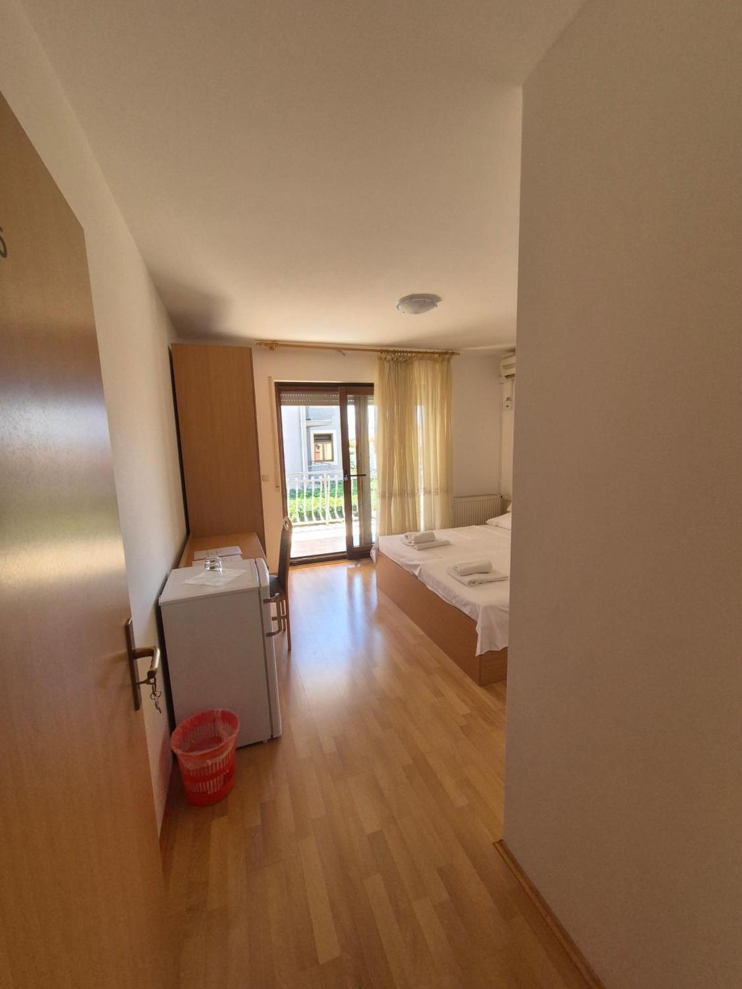 Apartments And Rooms Mamic Dugi Rat Luaran gambar
